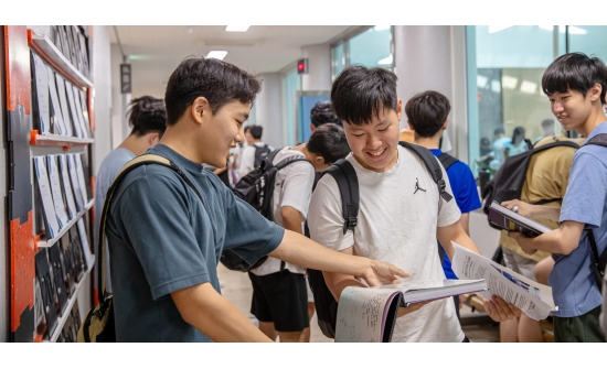 Өмнөд Солонгос: Ахлах ангийн сурагчдад жолоодох эрхийн шалгалтын төлбөрийн дэмжлэг олгоно