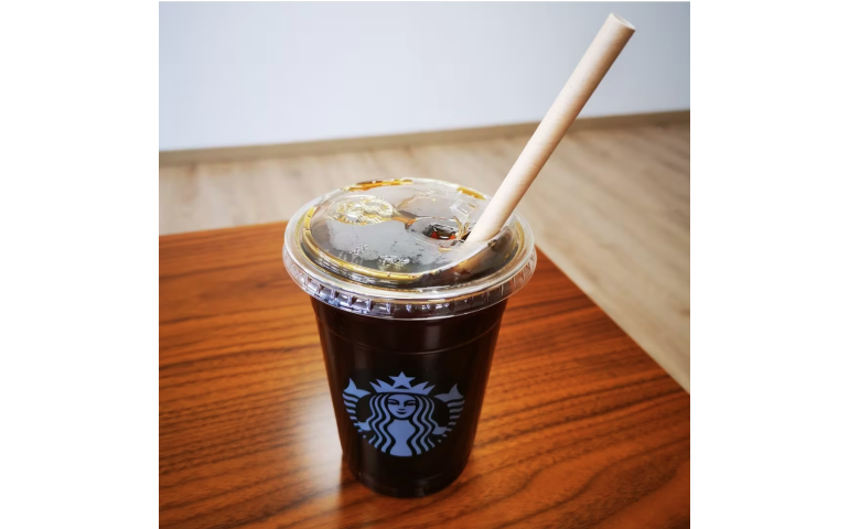 “Starbucks”: Цаасан соруулыг дахин хуванцараар солих болсон шалтгаан юу байв?