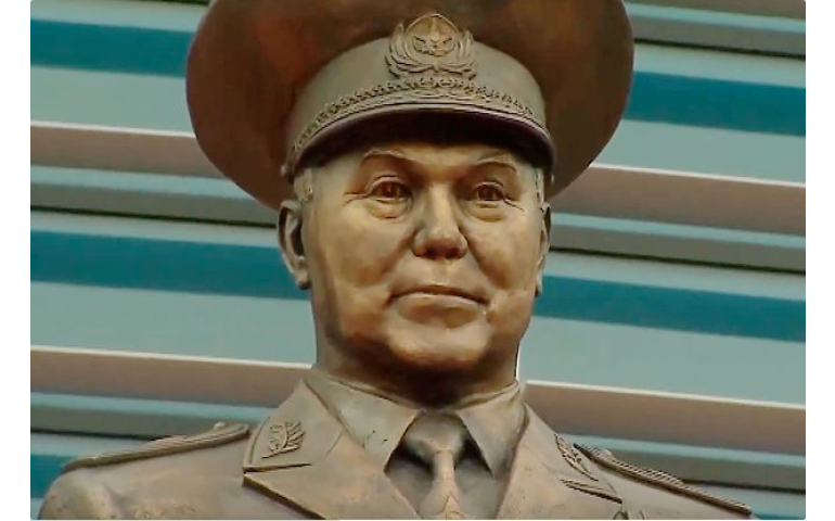 Казахстанд Н.Назарбаевын хөшөөг буулгажээ